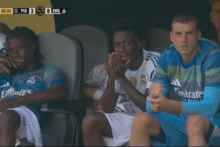 0-3落后还偷笑皇马球迷怒喷维尼修斯：他的职业道德去哪了？