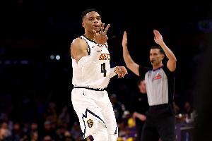 难顶就威少1人上双！威少半场独揽16分5板5助2断 有3失误