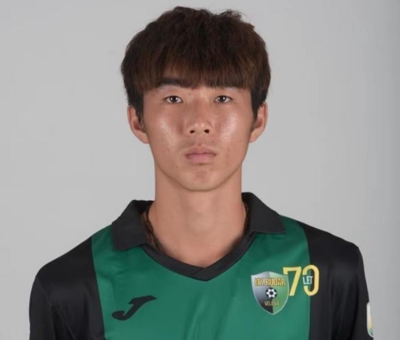 伟德体育-李浩然去铁人 陈序煌去长春 蔺国玉去南通 泰山10虎离队 彭啸冲锋